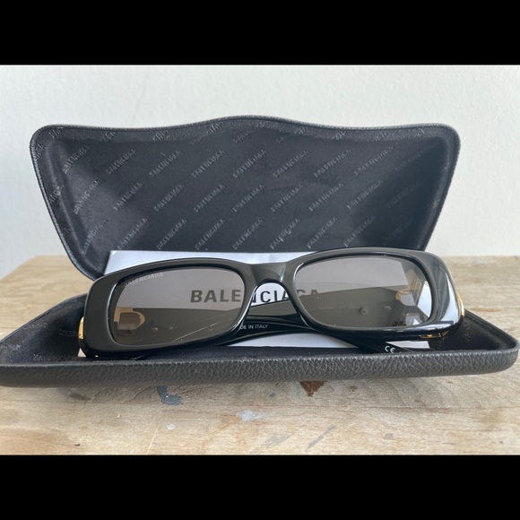 BALENCIAGA DYNASTY RECTANGLE SUNGLASSES IN BLACK - Picture 1 of 4